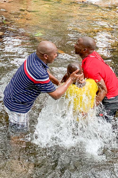 Batismo num rio