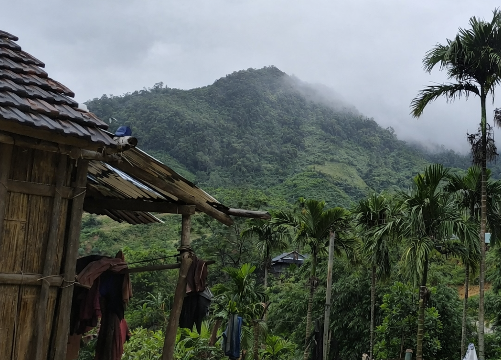 “Renega a tua fé”: a violência contra crentes no Vietname “Renega a tua fé”: a violência contra crentes no Vietname